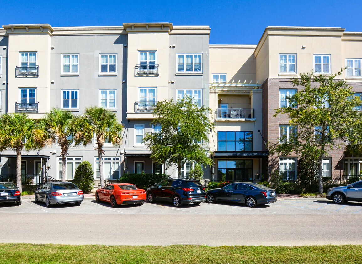 Primary Photo - 200 River Landing Dr