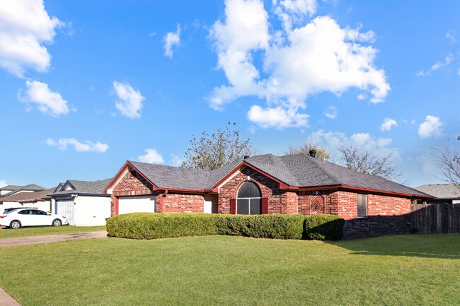Building Photo - 1805 Agate Dr
