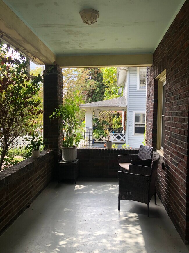 Foto del edificio - 106 Coleman Ave