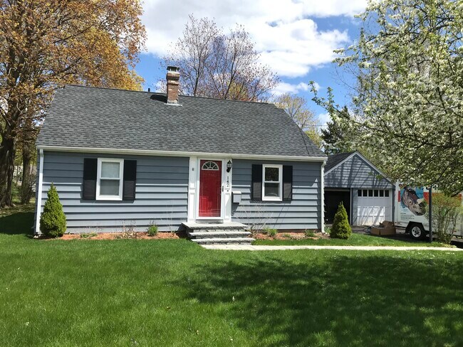 Foto del edificio - 142 Holden St