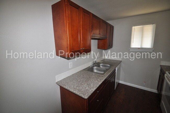 Foto del edificio - 3 Bedroom 2 Bathroom Duplex