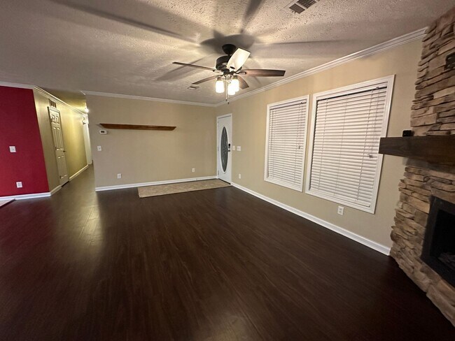 Foto del edificio - 5 BR, 3.5 BA, 2432sf home on almost 17 acres!