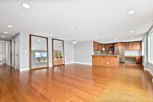 Foto del edificio - 2301 Fairview Ave E