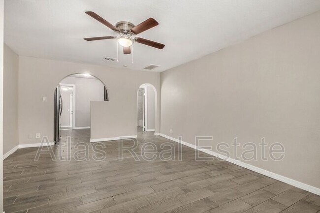 Foto del edificio - 1229 E Mountain View Rd
