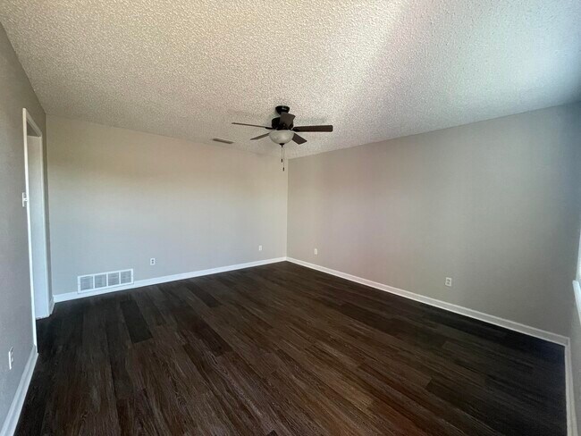 Foto del edificio - 4638 Erskine St