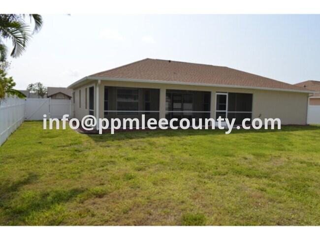 Foto del edificio - Freshly Painted Inside and Out!  Fenced Yard!