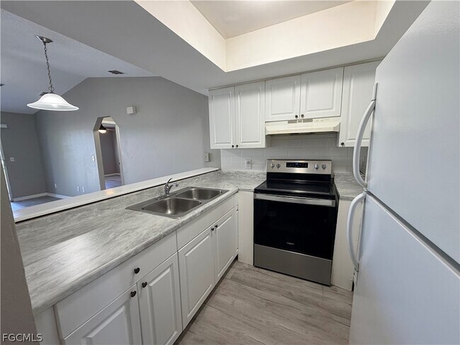 Foto del edificio - 823 Gleason Pkwy