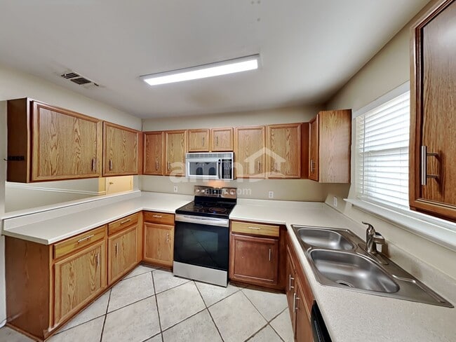 Building Photo - 10711 N Shaenridge