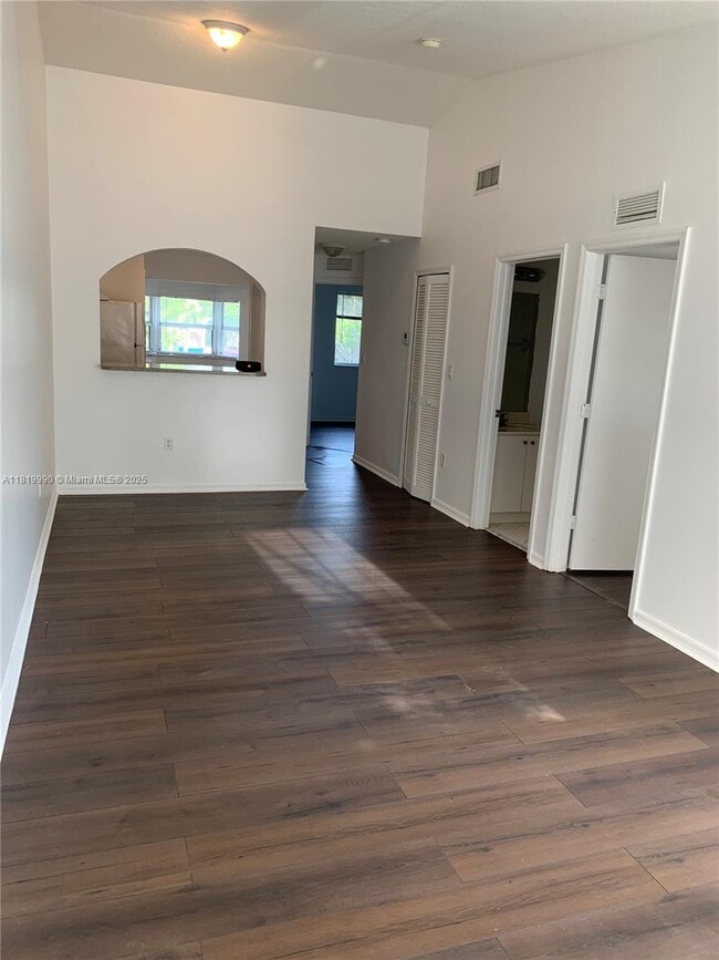Foto del edificio - 2931 SE 13th Ave