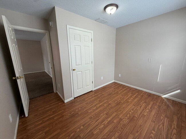 Building Photo - 427 E Masterson Ave