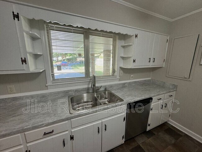 Building Photo - 2426 Caladium Drive NE