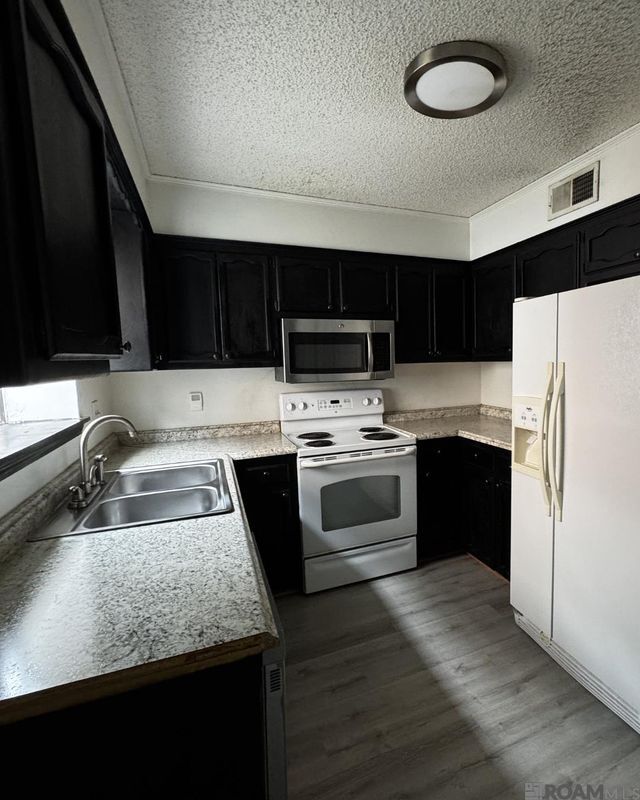 Building Photo - 847A E Boyd Dr