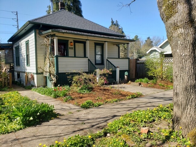 Building Photo - 343 16th St SE