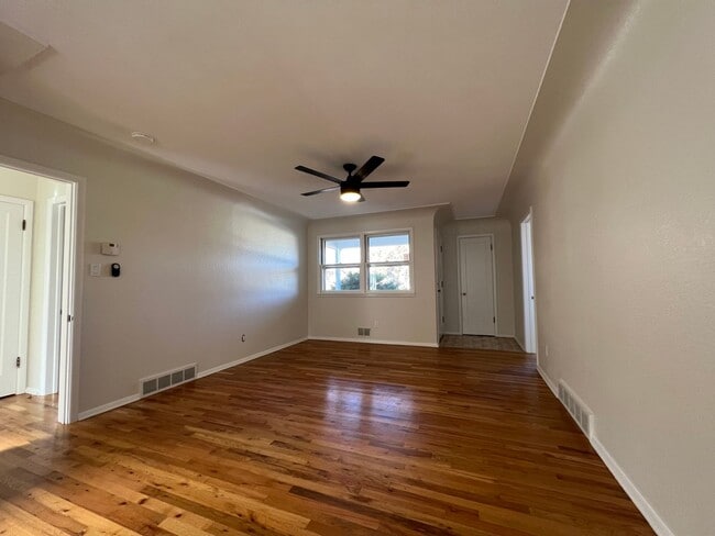 Building Photo - AMAZING 3 Bed 2 Bath Home In Newlands Neig...