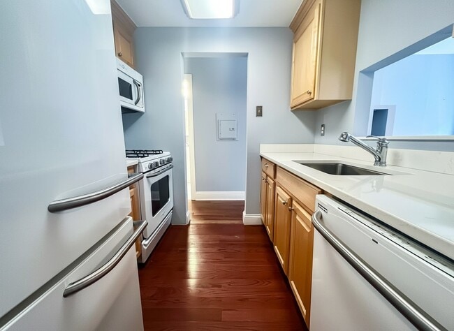 Building Photo - 1619 Spruce St