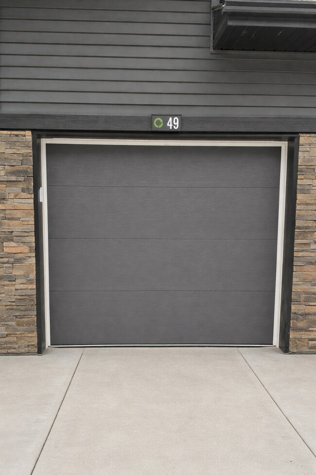 Photo du bâtiment - 2710-2766 66 St SW