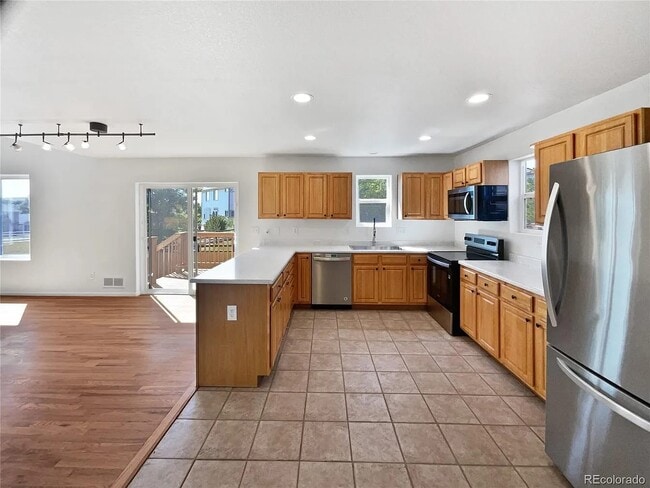 Building Photo - 7576 Elmwood St
