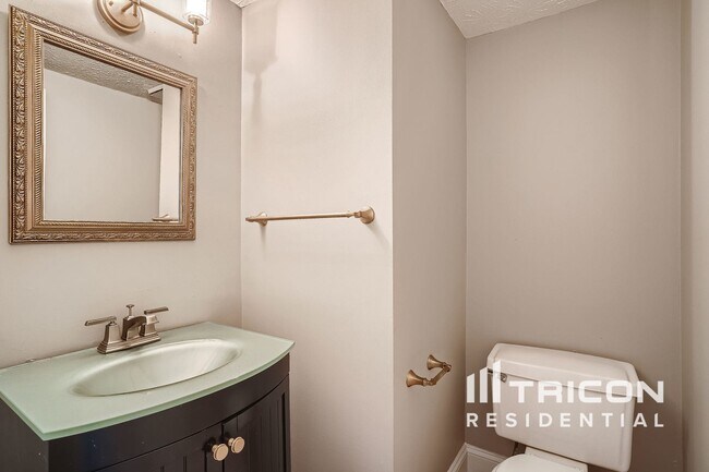 Building Photo - 210 Boca Ciega Ct