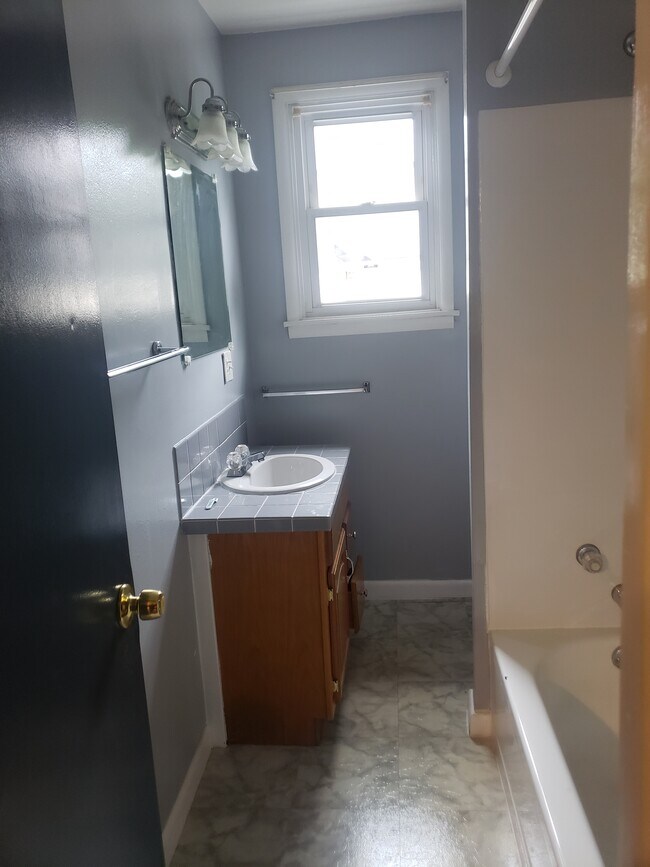 38 N Fulton St Unit Upper Room 2, Auburn, NY 13021 Apartments in