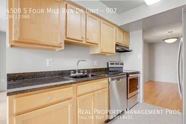 Building Photo - Lovely 2 BD/2BA at The Brittany!