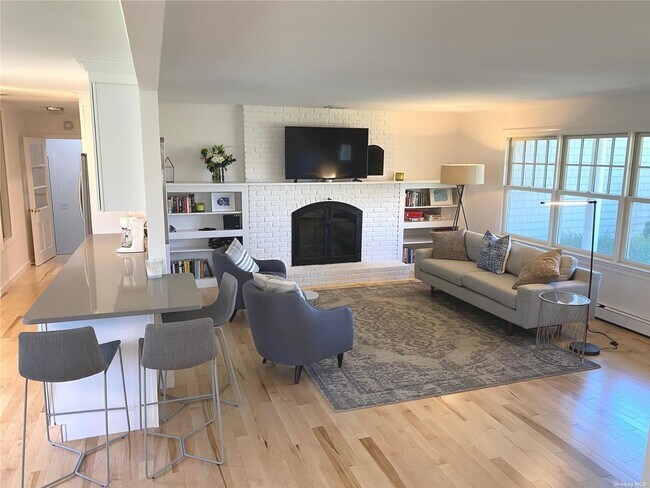 Foto del edificio - 795 Oyster Ponds Ln