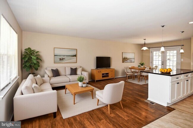 Foto del edificio - Beautifully renovated 3-bedroom, 2.5-bath detached home