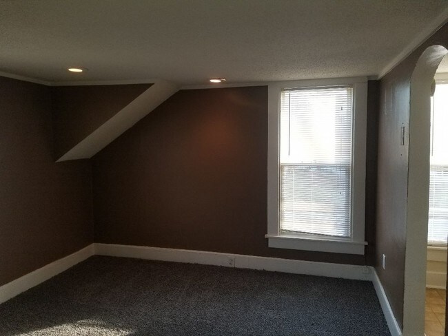 Building Photo - 1098 Boston Ave