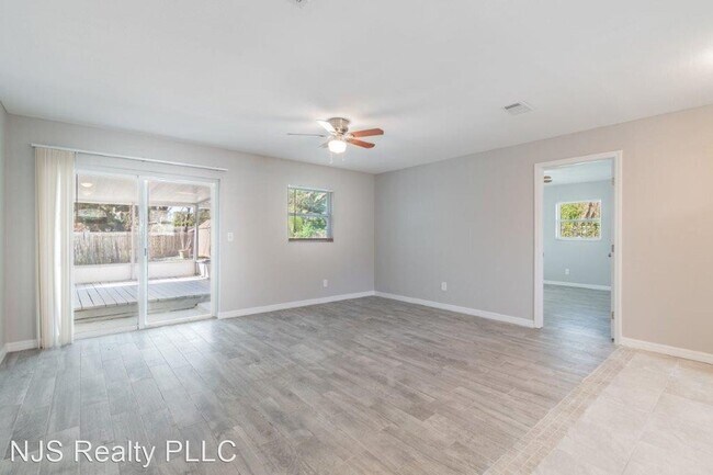 Foto del edificio - 3 br, 2 bath House - 5990 Burch St. N