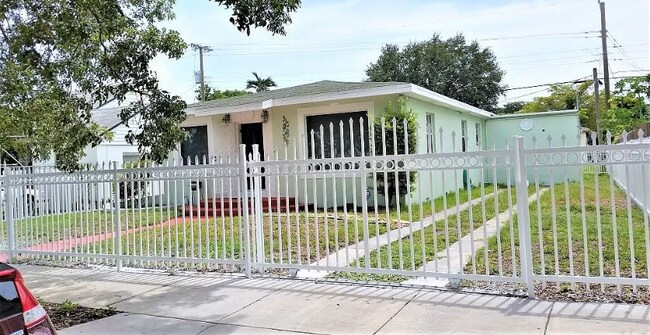 Foto del edificio - 1030 NW 48th St