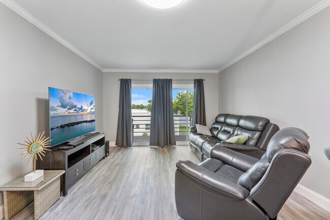 Foto del edificio - 118 Lake Constance Dr