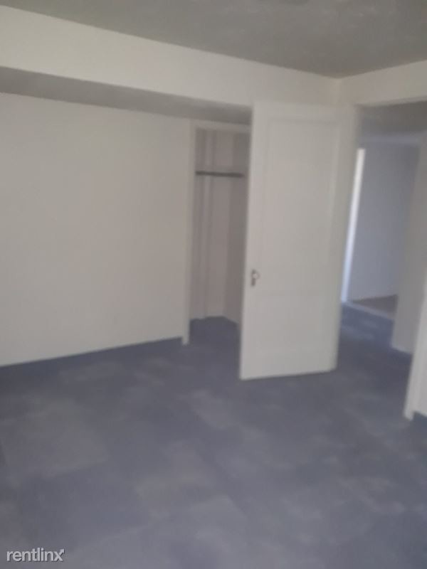 Building Photo - 975 Debbe Ln