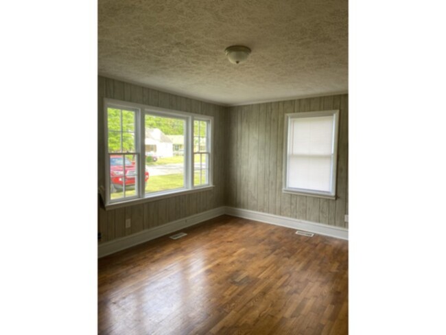 Building Photo - 881 W. Orange Street, Fayetteville, NC 28301