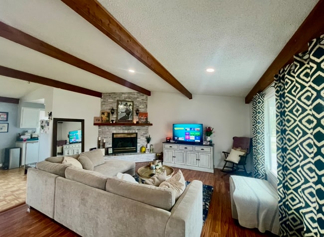 Building Photo - Well cared for 3 bedroom/ 2 bathroom Ranch...