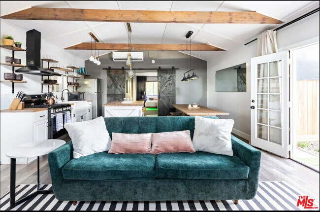 Foto del edificio - 6512 Coldwater Canyon Ave