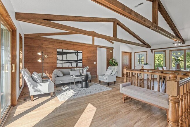 Foto del edificio - 833 Tyrol Ln