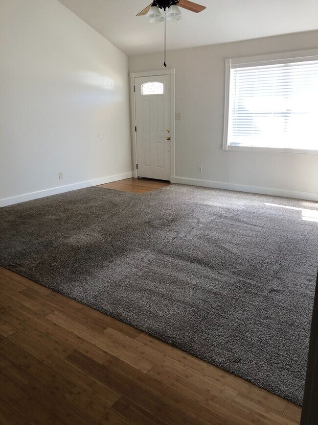 Building Photo - 3 Bedroom/2Bath Home Located In The Heart ...