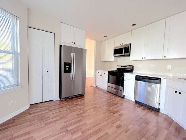 Foto del edificio - 2223 Periwinkle Ln