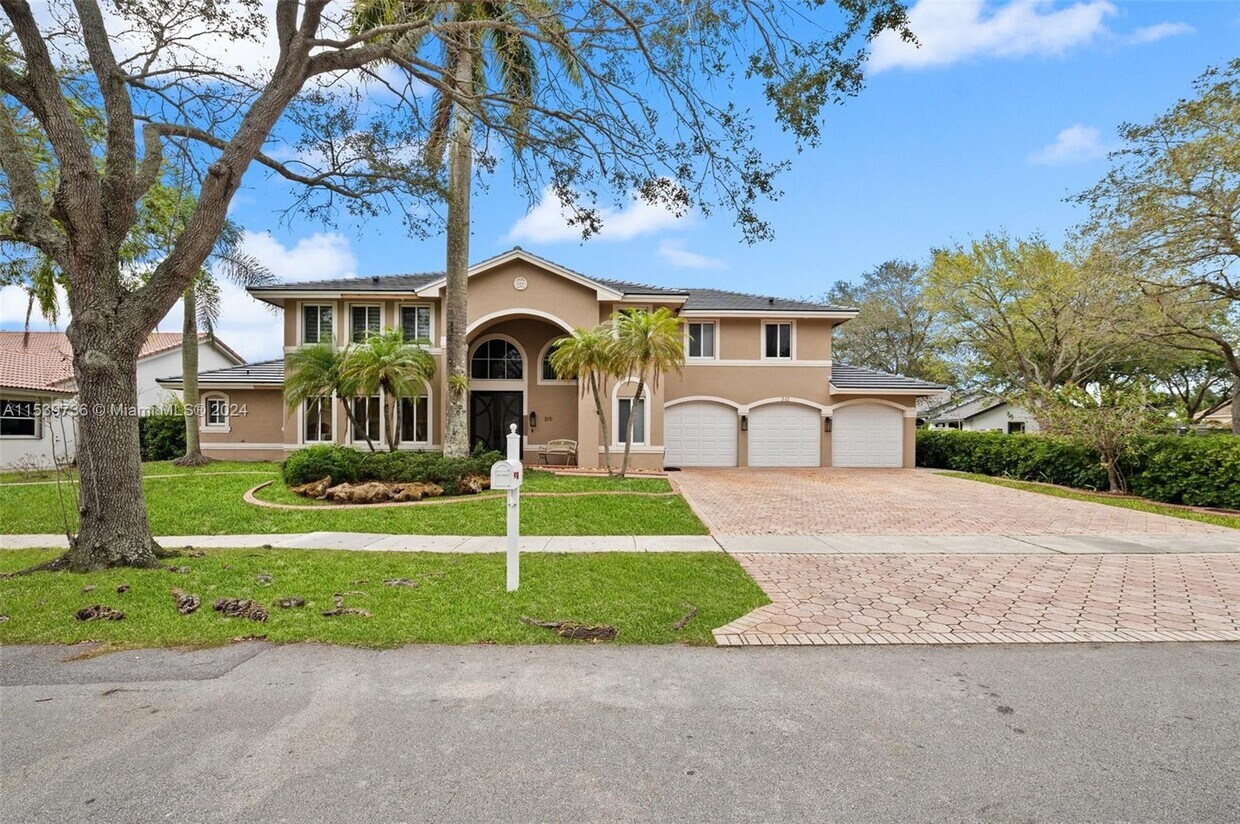 Primary Photo - 310 NW 198th Ave