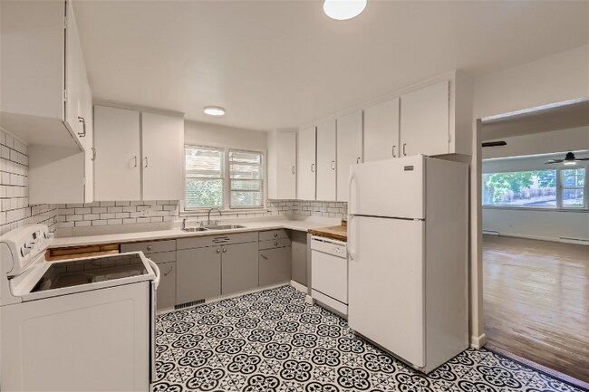 Building Photo - 116 N Meldrum St