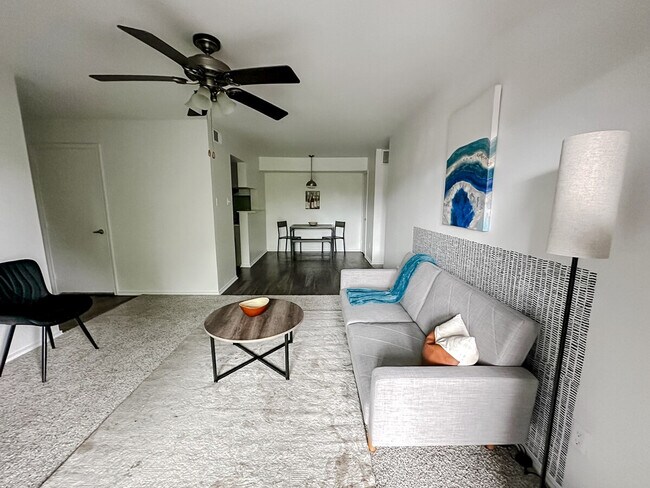 Foto del edificio - 1071 Clayton Ln