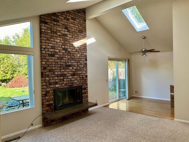 Building Photo - Lynnwood Home