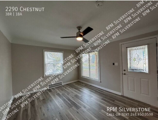 Building Photo - Spacious 3-bedroom