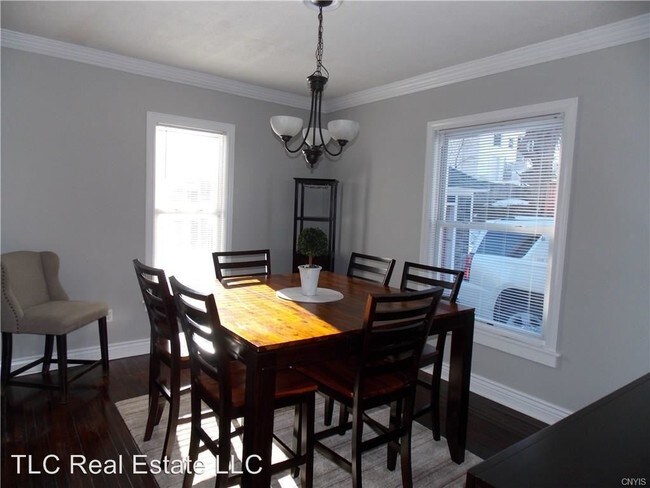 Building Photo - 3 br, 1.5 bath House - 210 S. James St