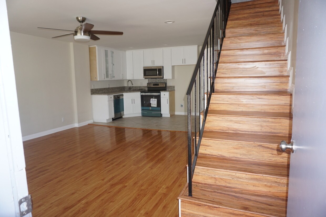 Foto principal - 12512 Doty Ave