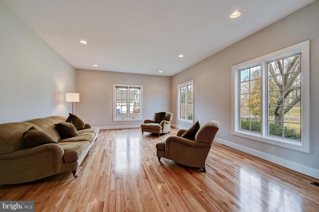Building Photo - 15 Scottsdale Ct