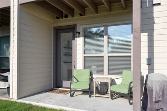 Building Photo - 565 Demarett Dr