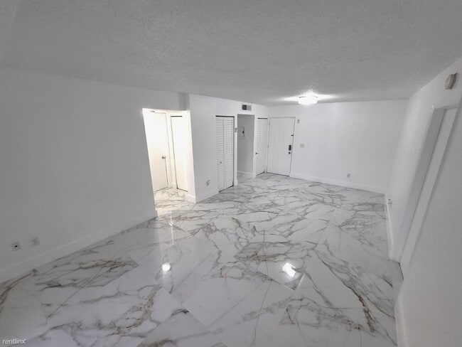 Building Photo - 2 br, 2 bath Condo - 8240 SW 210th St
