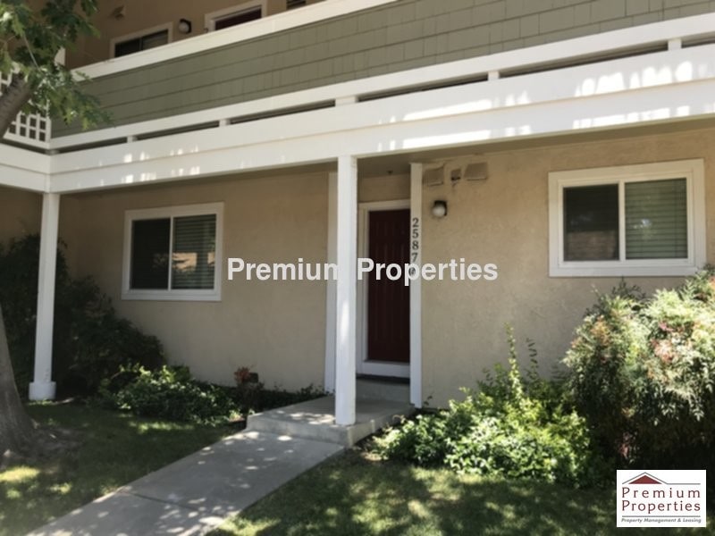 Primary Photo - 2587 Oak Rd