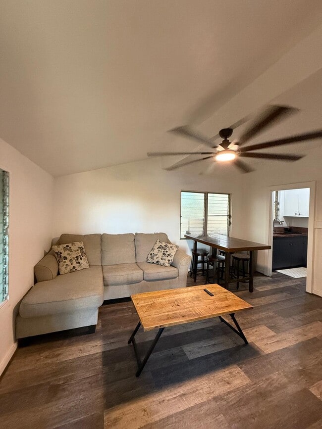 Living Room - 5112 Kalanianaole Hwy