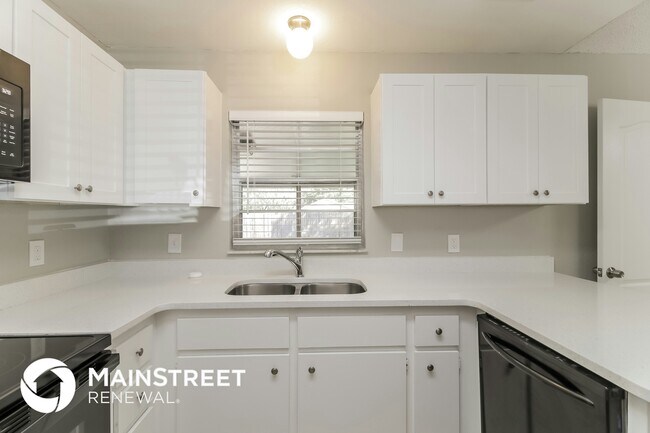 Building Photo - 3014 Windchime Cir W